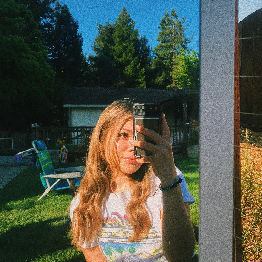 Meet your Posher, Chloe